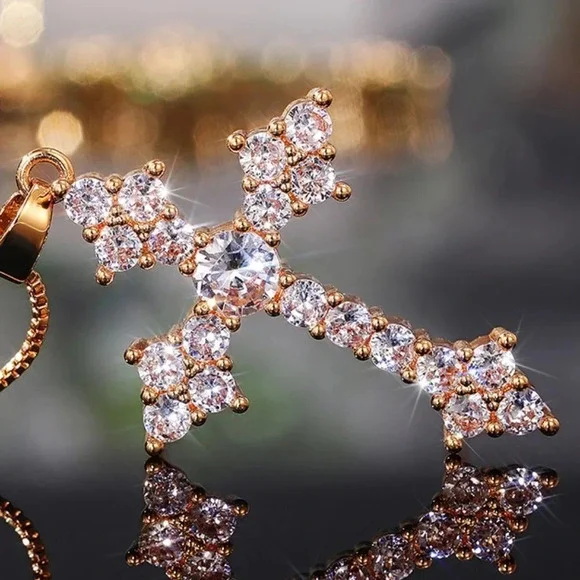 💥White Zircon Filled Cross Beautiful Gold Plated Cross Necklace WomenUNVN12404 - Picture 2 of 3